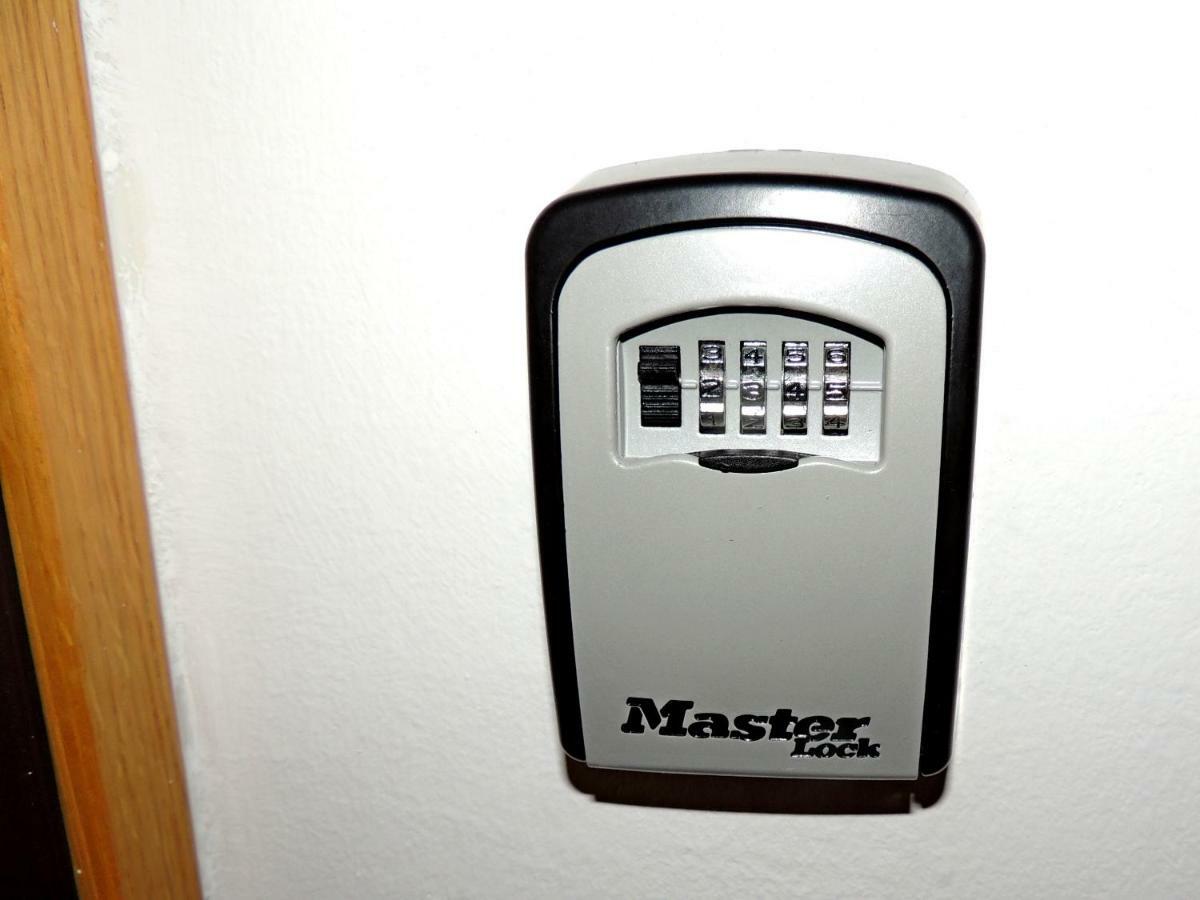 Апартаменты Time Keeper - Self Check In Осиек Экстерьер фото